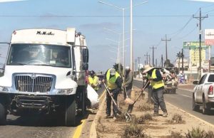 Trabajan tres camiones recolectores en tres turnos para San Quintín