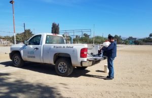 Por la presencia de garrapatas, fumigaron la unidad deportiva Maclovio Rojas