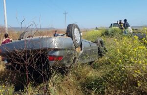 Muere un joven en volcadura al norte de Camalú