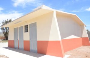 Destinaron más de un millón de pesos para construir un módulo sanitario en primaria de Eréndira