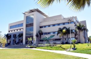 Dan de baja a 3 funcionarios por participar en una fiesta en plena contingencia