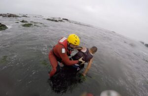 Sujeto se arrojó al mar para intentar huir, lo capturó la SEMAR