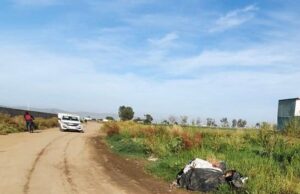 Encuentran cuerpo de un hombre en un camino de Maneadero