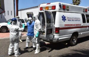 Descontaminan a las ambulancias que trasladan pacientes con síntomas de Covid-19