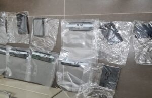 Detienen a 11 personas y decomisan armas en un cateo simultáneo en Ensenada