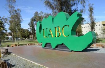 Estudiantes y maestros podrán regresar a clases presenciales en UABC sin la vacuna anticovid