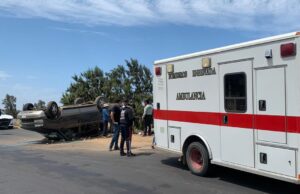 Protagonizan volcadura en el puente de Punta Colonet, al sur de Ensenada