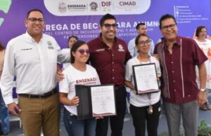Entrega Armando Ayala becas anuales a estudiantes del CIMAD de Ensenada
