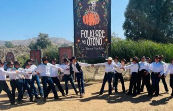 Participan estudiantes del CBTA 308 en presentación de danza folclórica en Tijuana