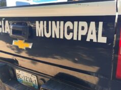 Detienen a pareja tras bochornosa discusión y tirar basura en la vía pública de San Quintín