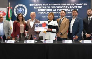 Firma Ma. Elena Andrade convenio para otorgamiento de beneficios al personal de la FGE
