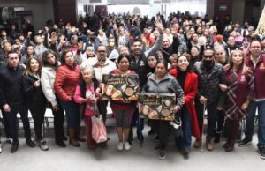 Celebra Armando Ayala Robles Día de Reyes con la población ensenadense