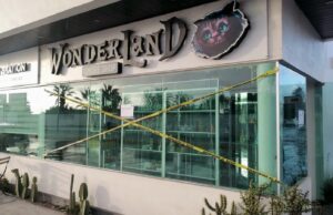 Tras cateo, asegura FGE «smoke shop» y detiene a dos empleados en Ensenada