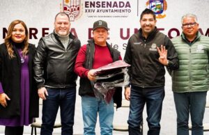 Entrega Armando Ayala uniformes a personal de Servicios Públicos Municipales