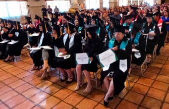 Celebran graduación de 40 nuevos profesionistas en el CUT San Quintín
