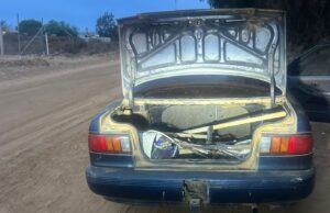 Sorprenden a conductor con vehículo robado y placas sobrepuestas en San Quintín