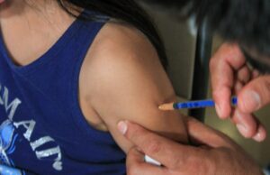 Piden a padres autorizar la vacuna VPH para sus hijas adolescentes