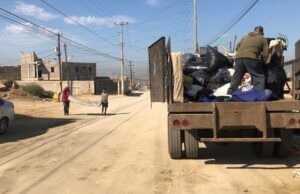 Implementan operativo de limpieza tras reportes de garrapatas en primaria de Ensenada