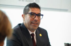 Celebra Armando Ayala aplazamiento de cobro a cruceristas