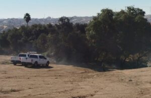 Localizan cuerpo en vehículo incendiado cerca del Libramiento Ensenada