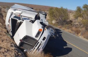 Vientos provocan volcadura en curva de Cataviña, al sur de San Quintín