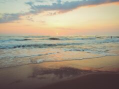 Rescatan a dos jóvenes tras dificultades para salir del mar en la playa La Misión