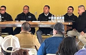 Dialoga Fiscal Regional de Ensenada con residentes de Real del Castillo