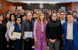 Entrega Marina del Pilar reconocimiento al desempeño a servidores públicos