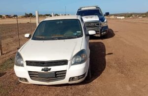 Recuperan vehículo robado tras ser abandonado en calle del ejido Zapata en San Quintín