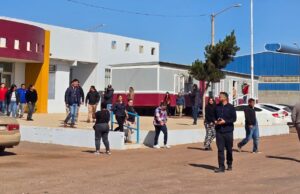 Evacúan a 107 funcionarios del Ayuntamiento de San Quintín por Macro Simulacro de Sismo