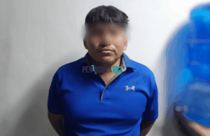 Detienen a Adiel tras presuntamente golpear a su pareja en cuartería de San Quintín