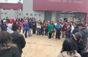 Maestros y padres inician toma del Centro de Gobierno del Estado en San Quintín