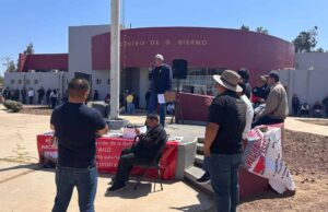 Continúan maestros federales protestando contra la Ley del ISSSTE 2007 en San Quintín