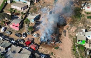Controlan incendio en taller de carrocería de Maneadero