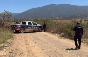 Localizan cuerpo de hombre con signos de violencia en camino de Maneadero