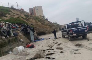 Retiran a doce indigentes por faltas menores mientras acampaban en Playas de Tijuana