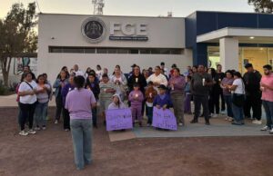 Acuden sanquintinenses a vigilia pacífica en homenaje a la niña Keila Nicole en San Quintín