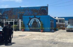 Muere hombre tras ataque a plena luz del día en mariscos de Ensenada
