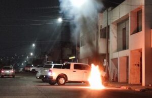 Incendian unidades y arrojan bomba Molotov en dos ataques simultáneos a la FGE en Ensenada