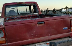 Recuperan vehículo robado tras ser mal estacionado en camino de San Quintín