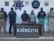 Detienen a dos sujetos con vehículo robado y drogas en San Quintín