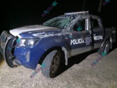 Policías sufren volcadura al intentar evadir a una vaca al sur San Quintín