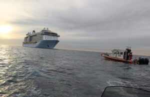 Evacúan a turista tras convulsionarse en crucero cerca de Ensenada