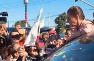 Interceptan a Sheinbaum y expresan molestias con funcionarios municipales en SQ