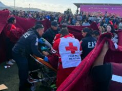 Auxilian a mujer en labor de parto durante un evento en Ensenada
