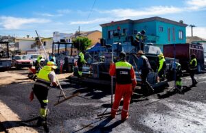 Avanza rehabilitación de vialidades de la colonia Ecolomas en Ensenada
