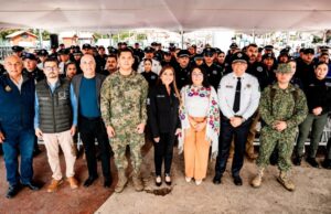Entregan uniformes y equipo de radiocomunicación a policías de Ensenada