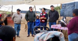 Dialogan Arnulfo Silva y técnicos de la CESPE con vecinos de la colonia Liderazgos 1