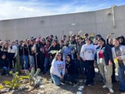 Limpian estudiantes y académicos la Facultad de Ingeniería y Negocios de San Quintín