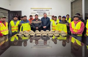 Entrega Arnulfo Silva indumentaria a «Topiles» de San Quintín